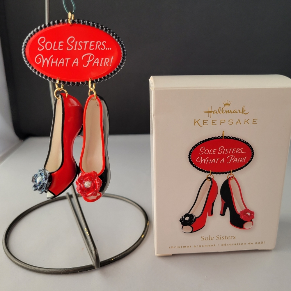 2010 Hallmark Sole Sisters What a Pair Ornament All Occasion/Christmas Unisex